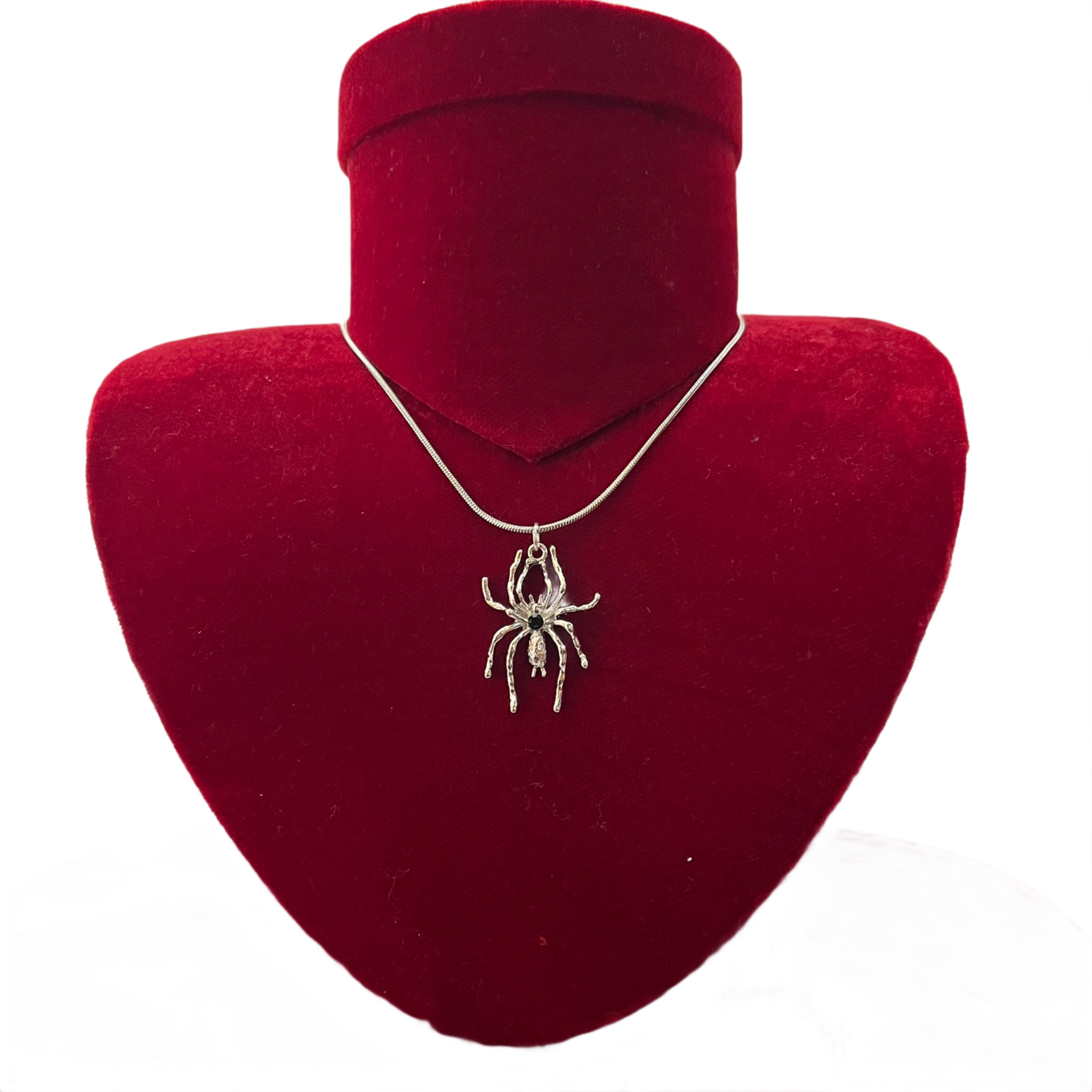 Silver spider nacklace